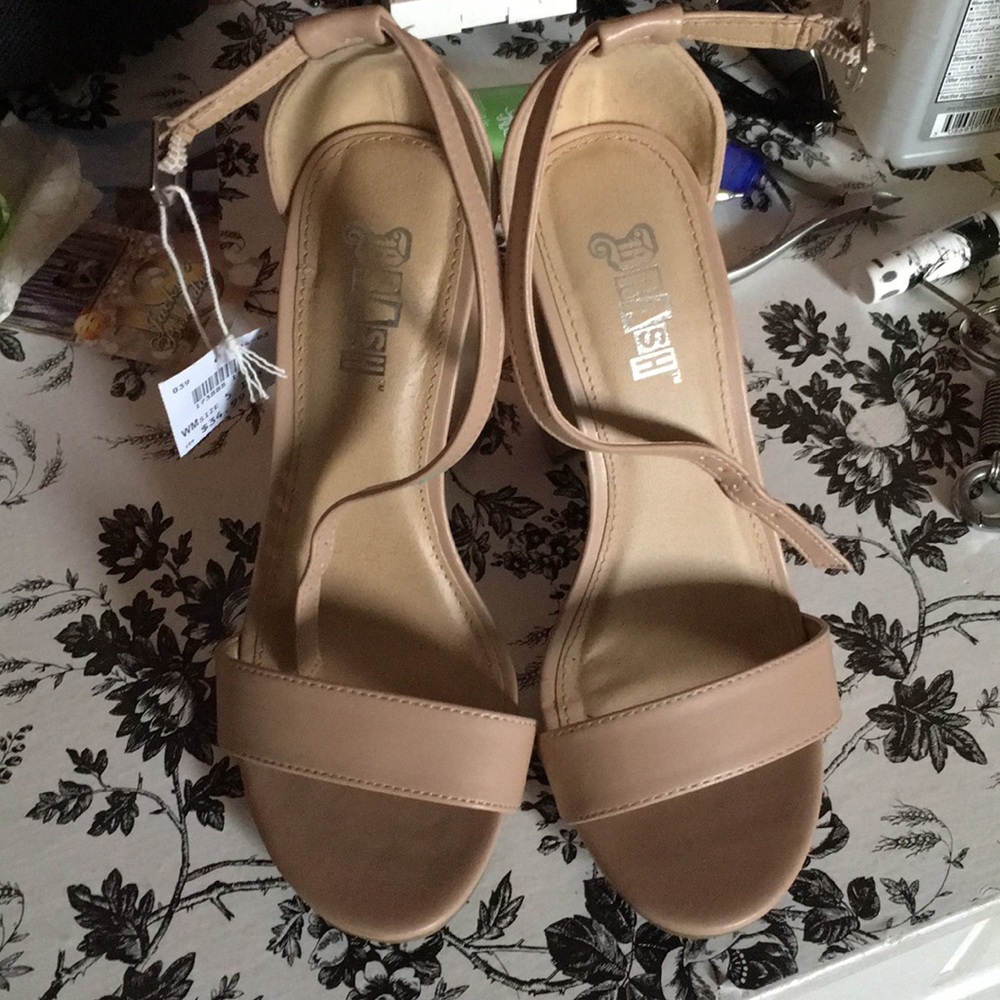 Heels - Picture 2 of 3